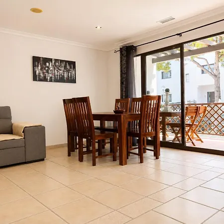 Seaside 1bdr W 2 Bathrooms, Pool 公寓