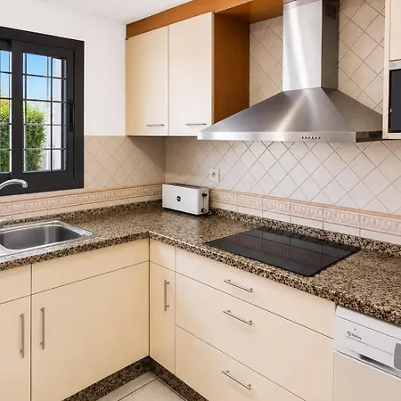 Seaside 1bdr W 2 Bathrooms, Pool 公寓